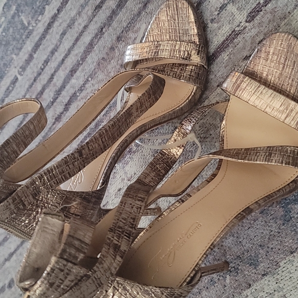 Heel - Picture 2 of 4